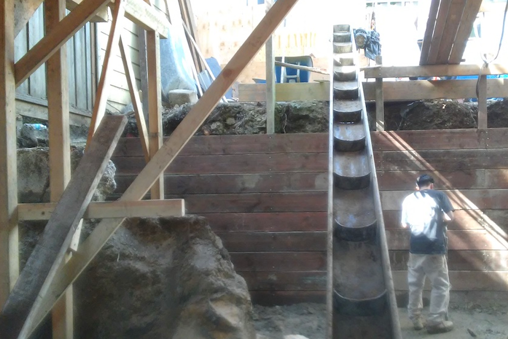 Retaining wal seismic retrofitting